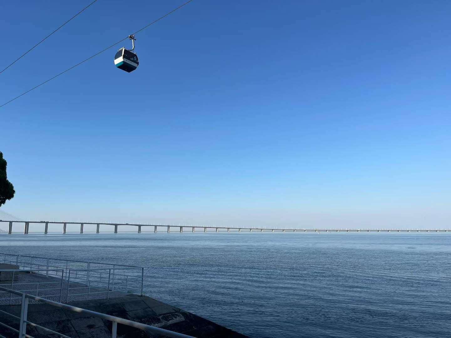 里斯本万国公园空中缆车、特茹河与达伽马大桥